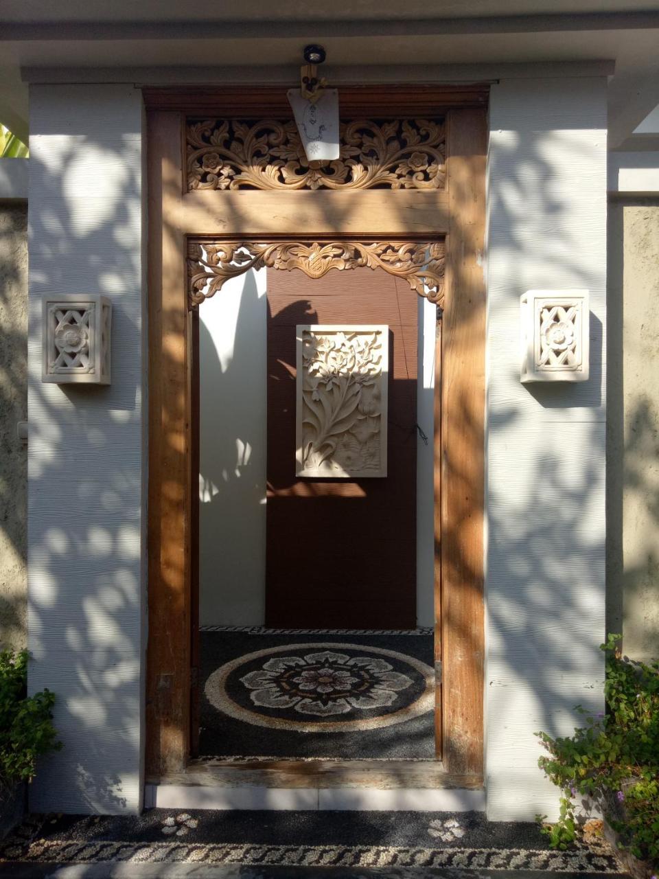 The Surya Kuta Villa Buitenkant foto